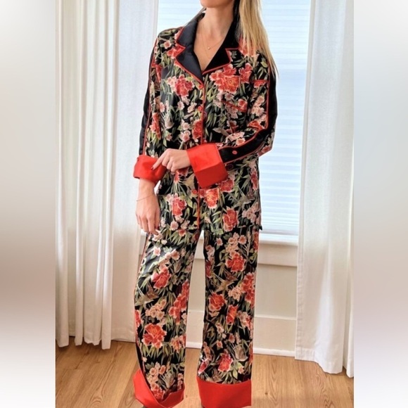 REVOLVE x HAHt Pajama Set Flock 2gether Noir
HAH retail $248 plus size 2XL - Picture 6 of 12